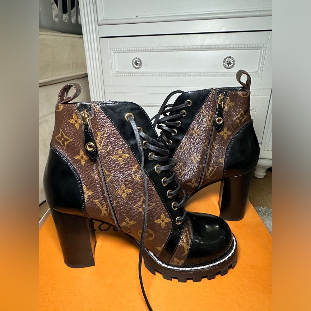 Louis Vuitton Star Trail Ankle Boots Size 8 Monogram Luxury Designer Heels